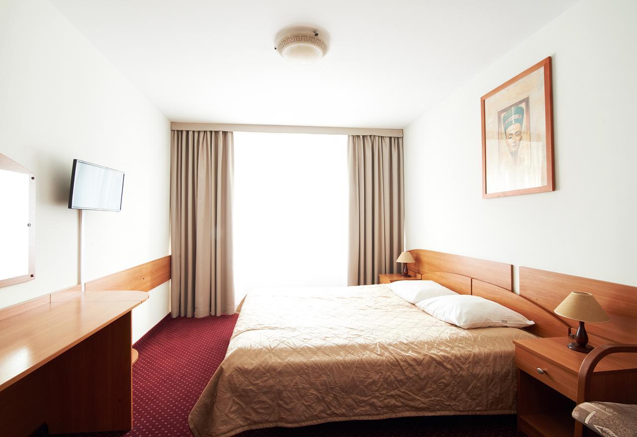 Obiekt Hotelarski Patron Varşova Dış mekan fotoğraf